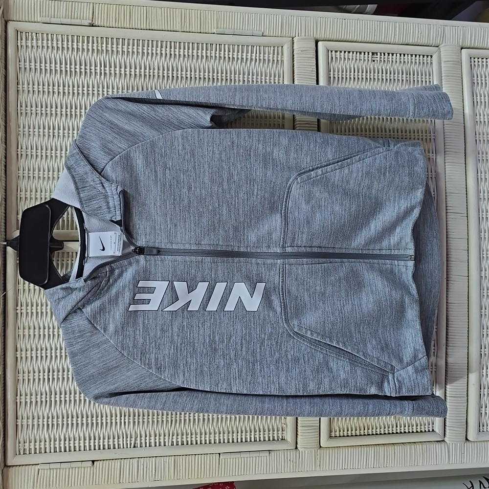 Nike thermal fit hoodie kids medium